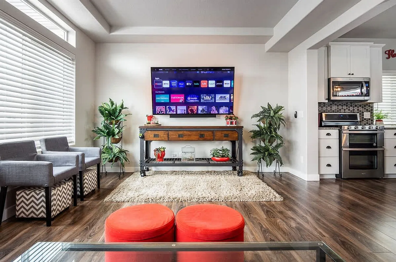 4 bed, 2.0 bath, 2497 sqft, $7,432 — Photo 4