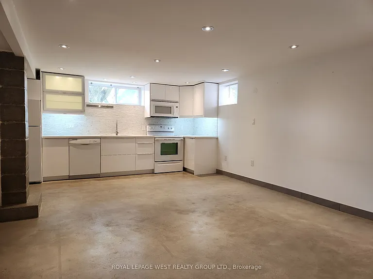 221 Thirtieth St #BASEMENT — Photo 15
