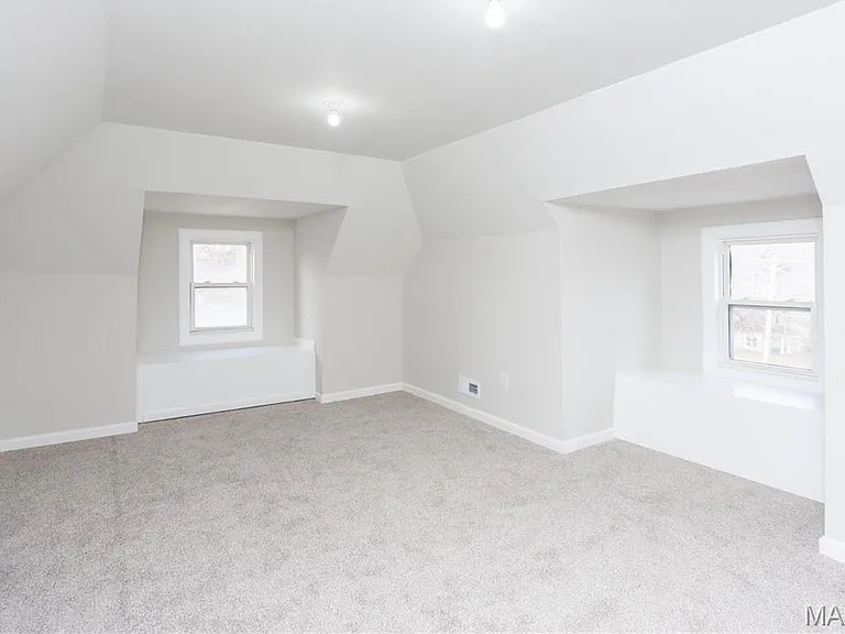 3303 Oxford Ave — Photo 19
