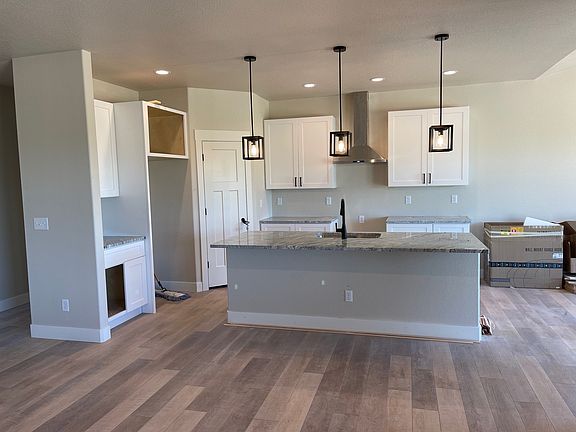 3rd image of 1432 E Platteville Blvd