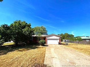 19097 E Rogers Dr, Tahlequah, OK 74464