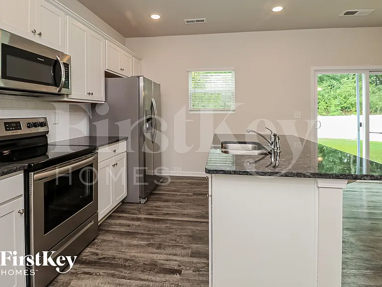 9526 Hamel St — Photo 6