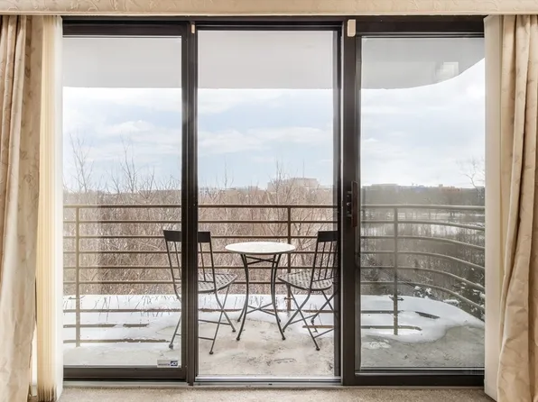 125 Coolidge Ave APT 210, Watertown, MA 02472