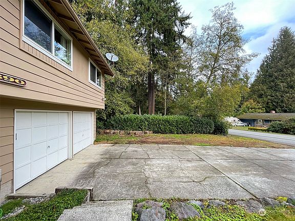 5th image of 390 El Camino Drive