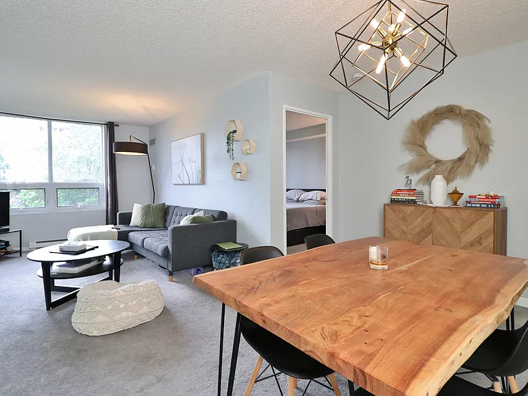 35 Holland Ave #302 — Photo 13
