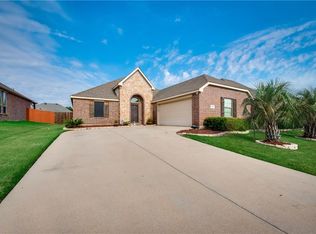 1615 Nashwood Dr, Grand Prairie, TX 75051