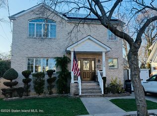 109 8th St, Staten Island, NY 10306