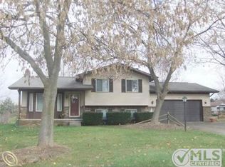 7241 Snow Apple Dr, Clarkston, MI 48346