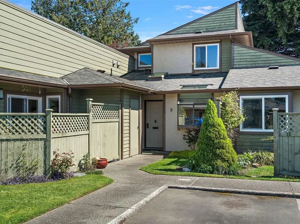 10008 3rd St #5, Sidney, BC V8L 3B3