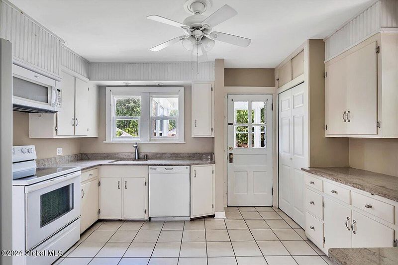 3rd image of 32 Van Schoick Avenue
