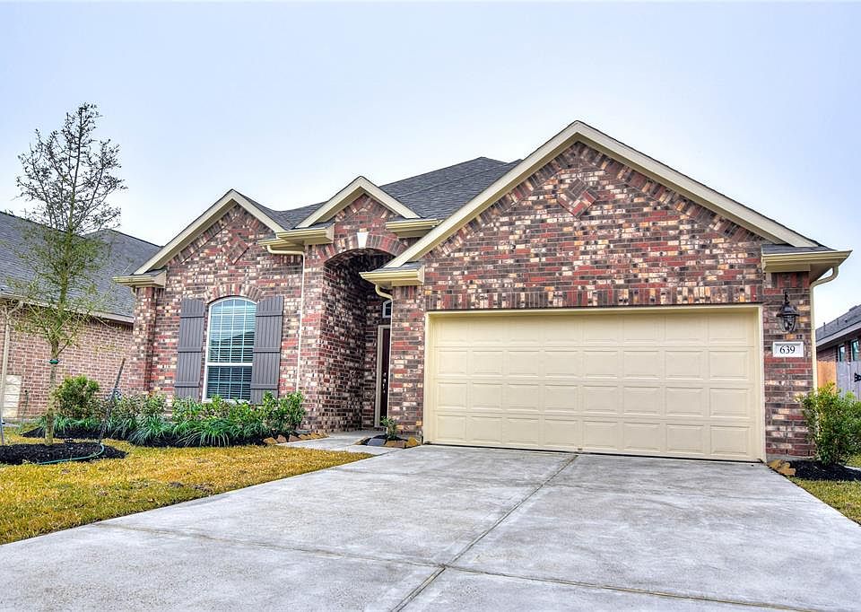 1st image of 639 Oak Circle Dr E