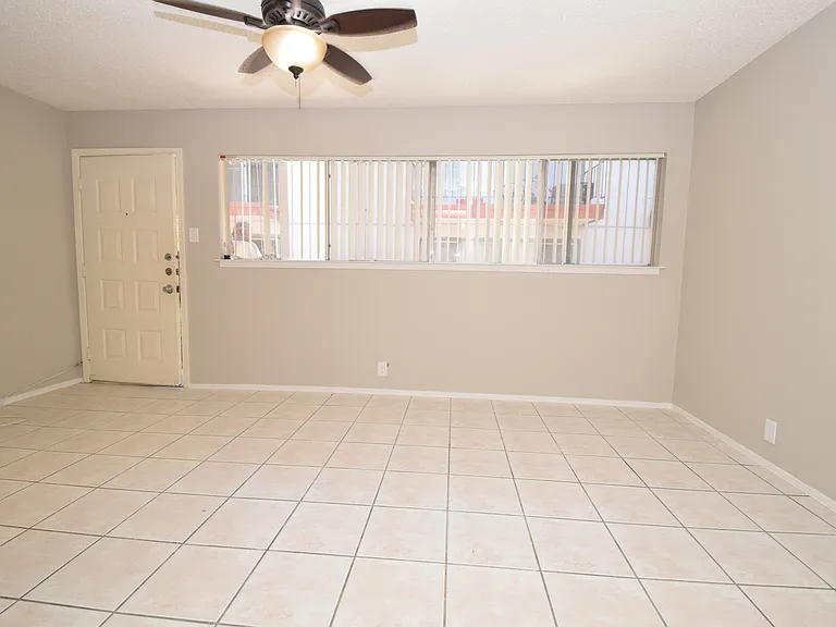 2404 Longview St #103 — Photo 12