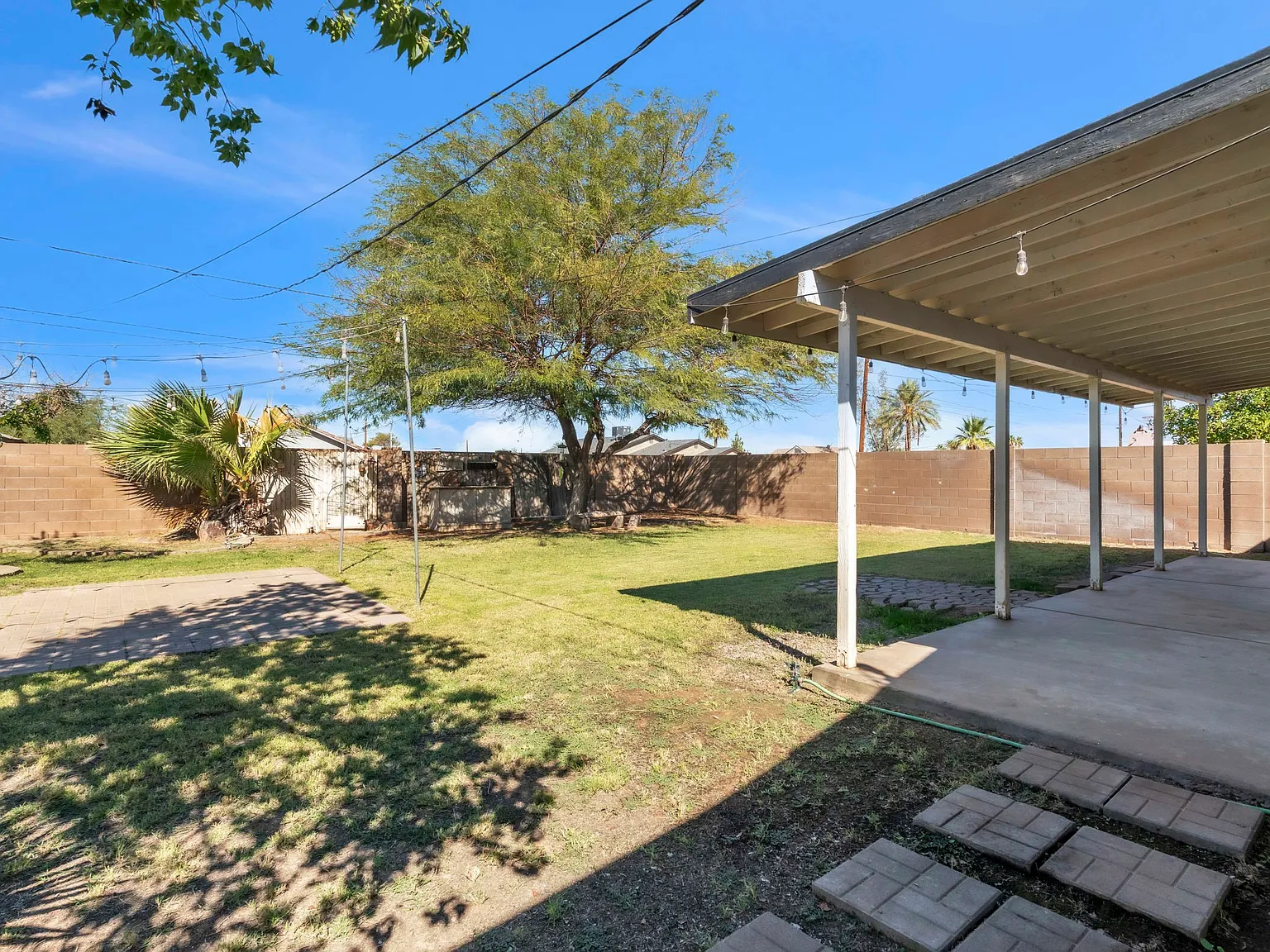 Coolidge 3 beds 2 baths with Huge Lot — Photo 1