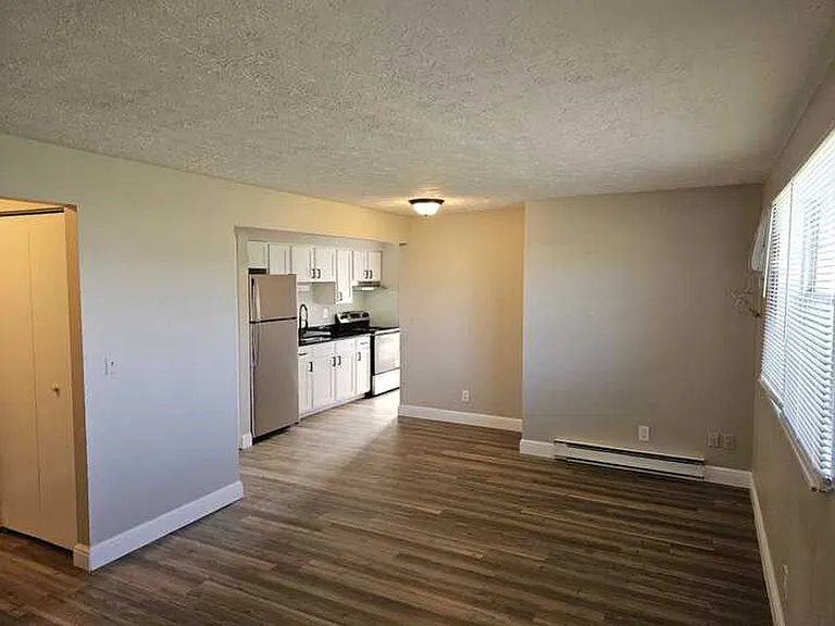 Willow Run Apartments — Photo 17