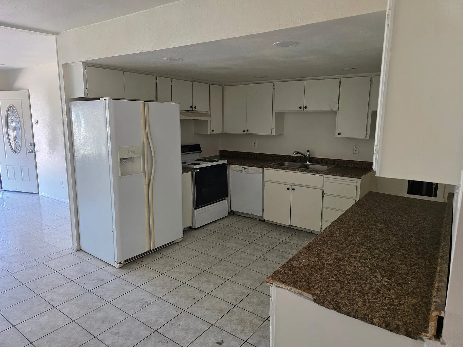 3 bed, 1377 sqft, $1,595 — Photo 3