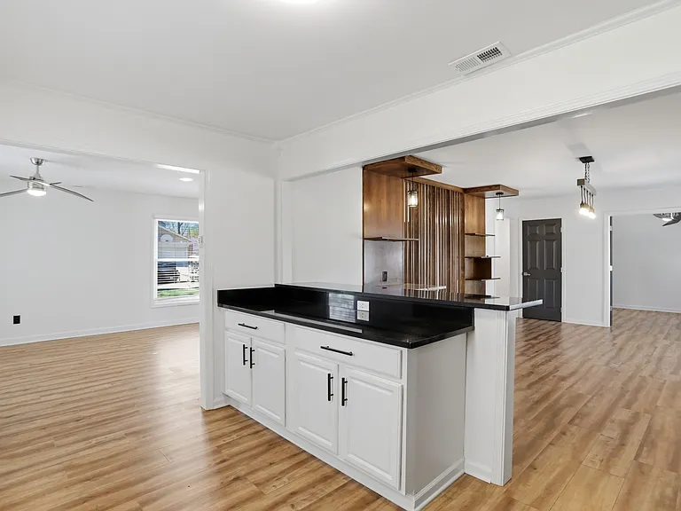 512 Lexington Blvd — Photo 12