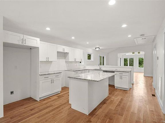 3rd image of 39 Lakeside Dr