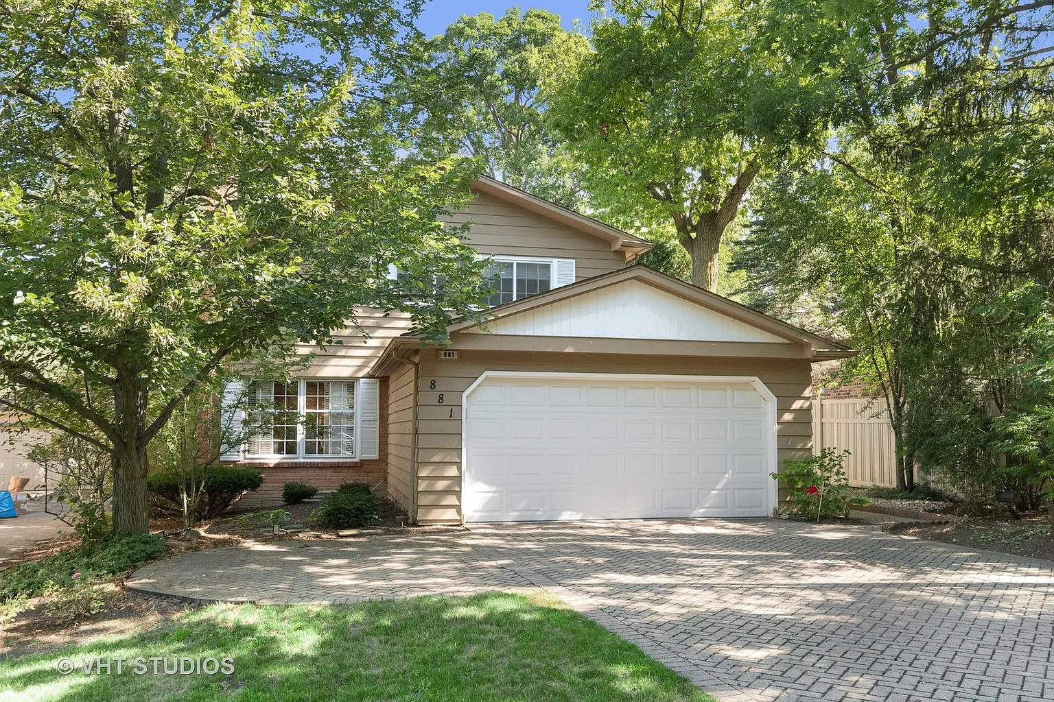 881 Marion Ave photo 1