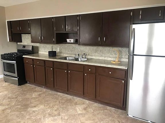 4th image of 2103 Barberrie Ln