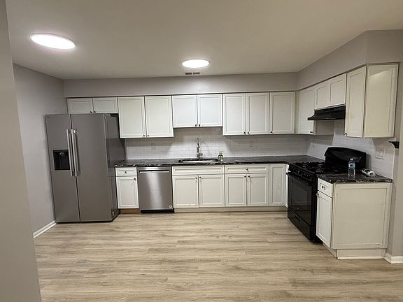 3rd image of 426 Indigo Ct