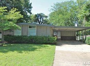 350 Holiday Hill Dr, Florissant, MO 63033