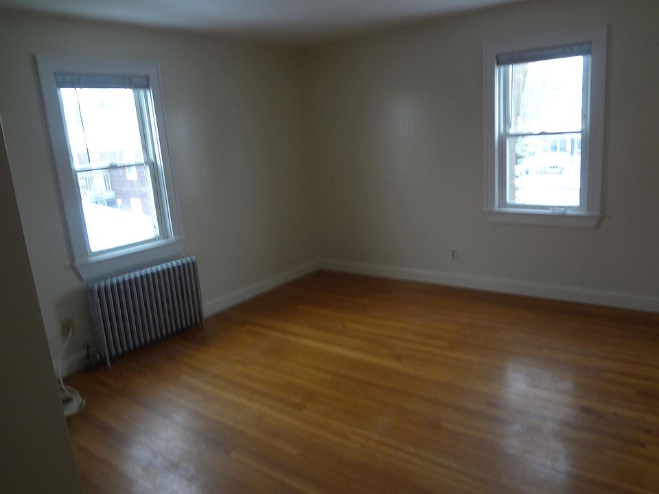 larger bedroom 12x12