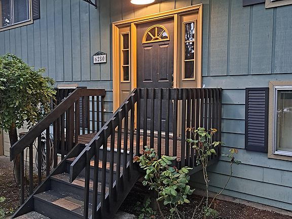 Split entry design. Once entered there is a half flight up to main floor and half flight down to 2 lower bedrooms.