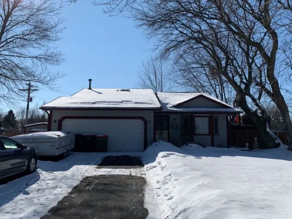 986 99th Cir NE, Blaine, MN 55434