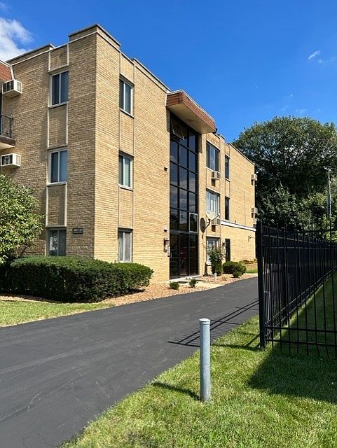 1st image of 9821 S Cicero Ave Unit 7