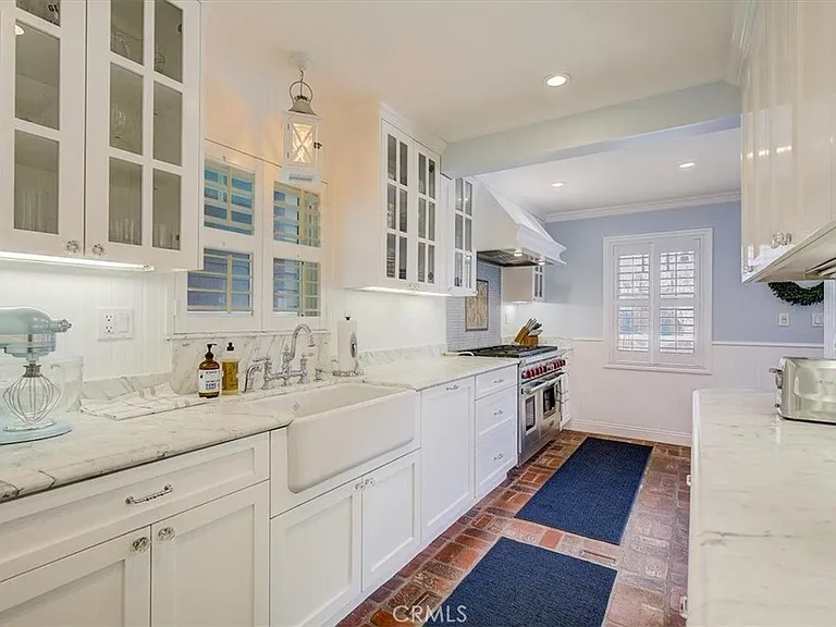 2128 Miramar Dr — Photo 10