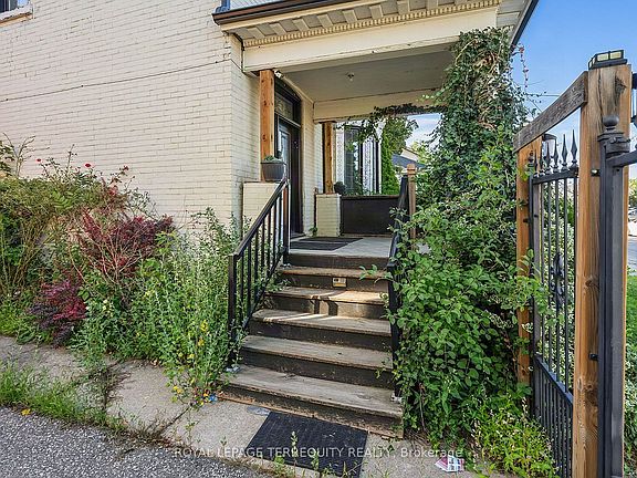 2nd image of 35 Elizabeth St N