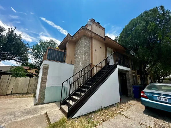 412 Gale St APT 11, Laredo, TX 78041