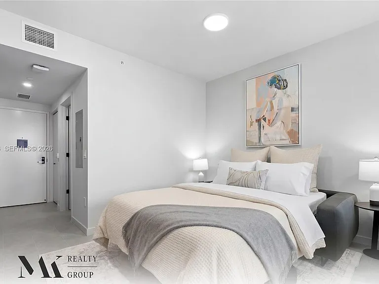 121 NE 5th St #3200 — Photo 6
