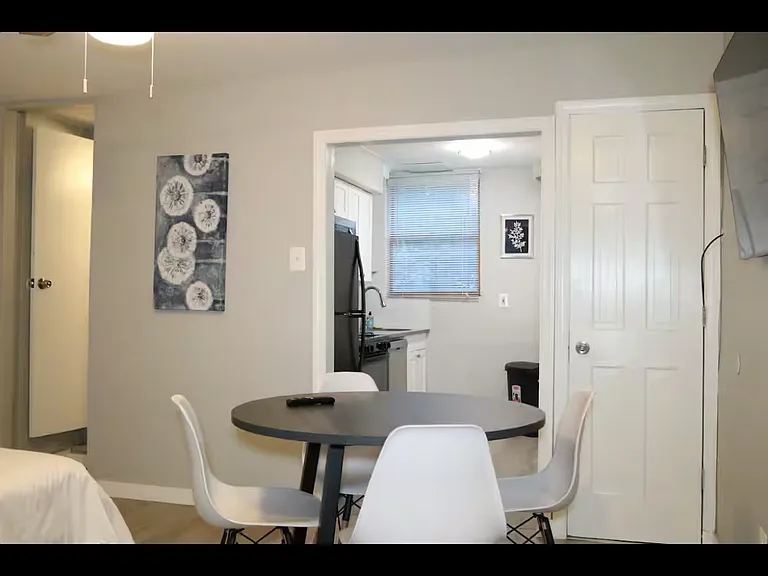 128 Coles St #GARDEN LEVEL — Photo 4