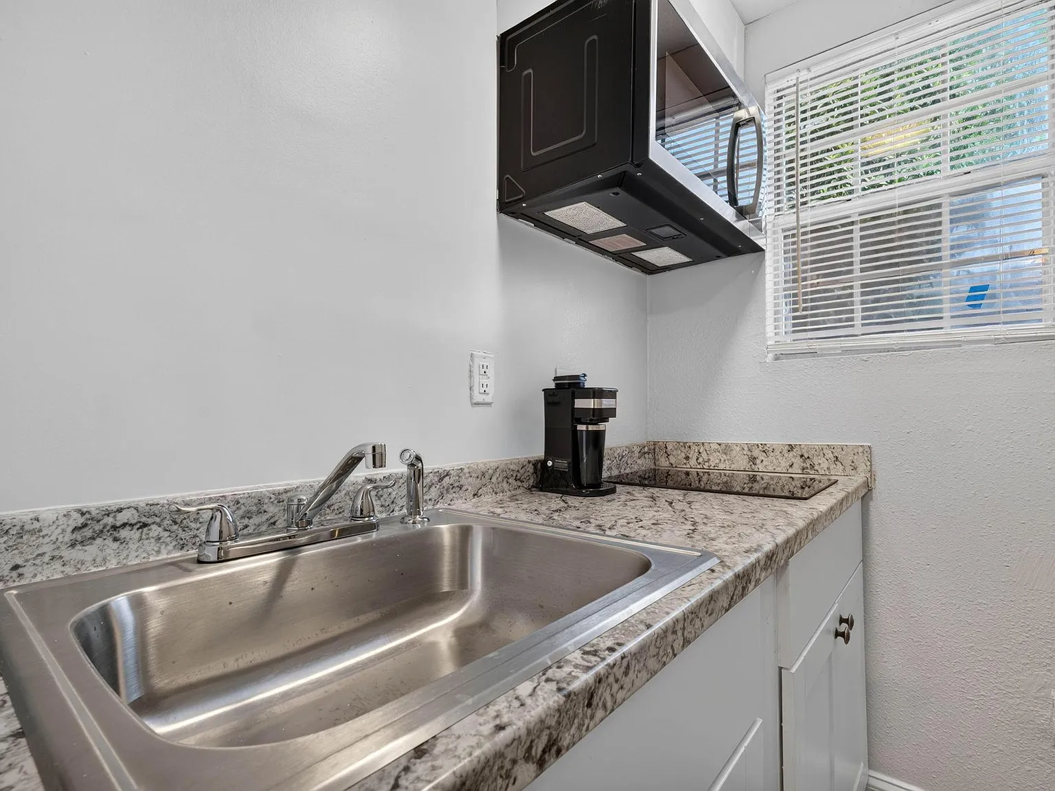 1 bed, 1.0 bath, 300 sqft, $1,754 — Photo 1