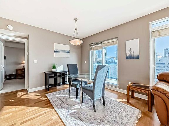 5th image of 910 S 5th Ave SW #2208