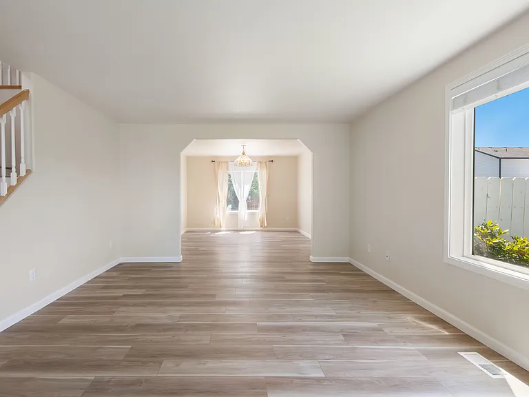 9104 Jersey Dr — Photo 7
