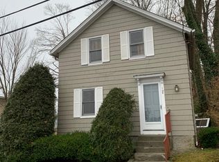 105 Queen St, East Greenwich, RI 02818