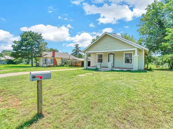 405 N 2nd St, Sayre, OK 73662