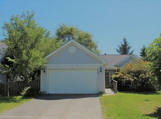 383 S Clearview Cir, Round Lake, IL 60073