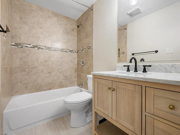 10300 E Rutland Vlg — Photo 28
