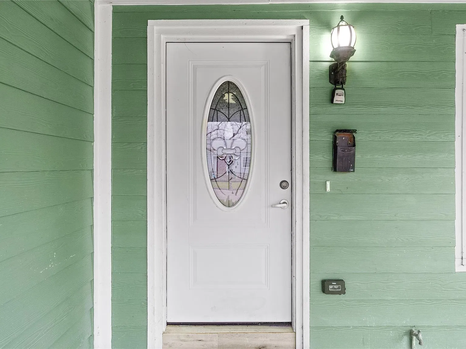 3 bed, 1.0 bath, 1603 sqft, $1,600 — Photo 3