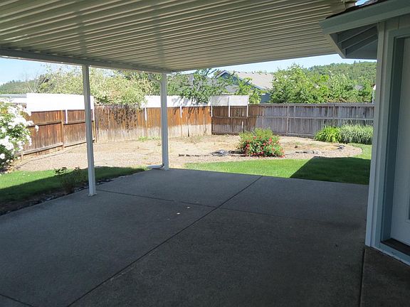 3rd image of 398 Candis Dr