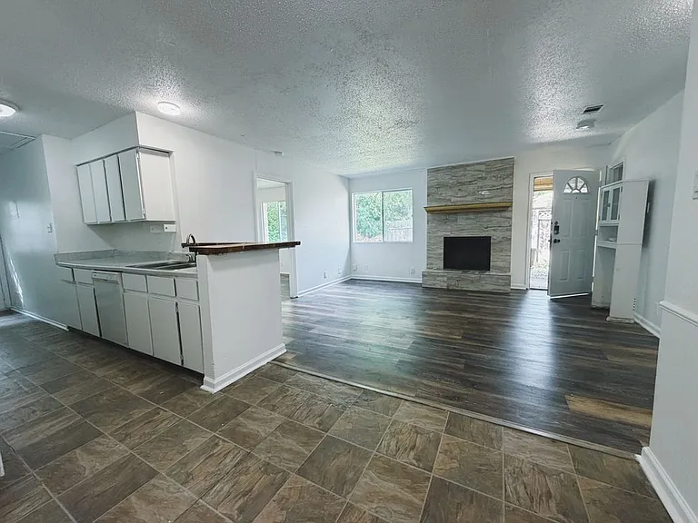 9906 Hundred Oaks Cir #B — Photo 10
