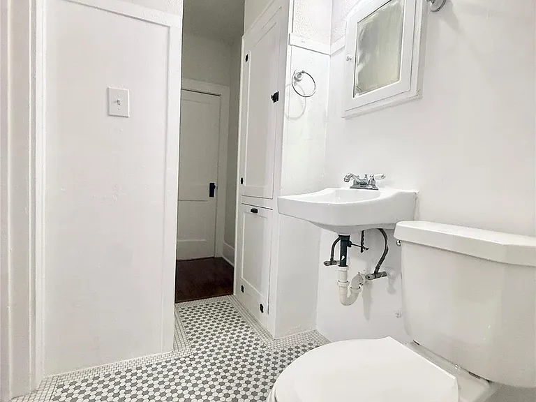 1126 Berthea St #7 — Photo 15