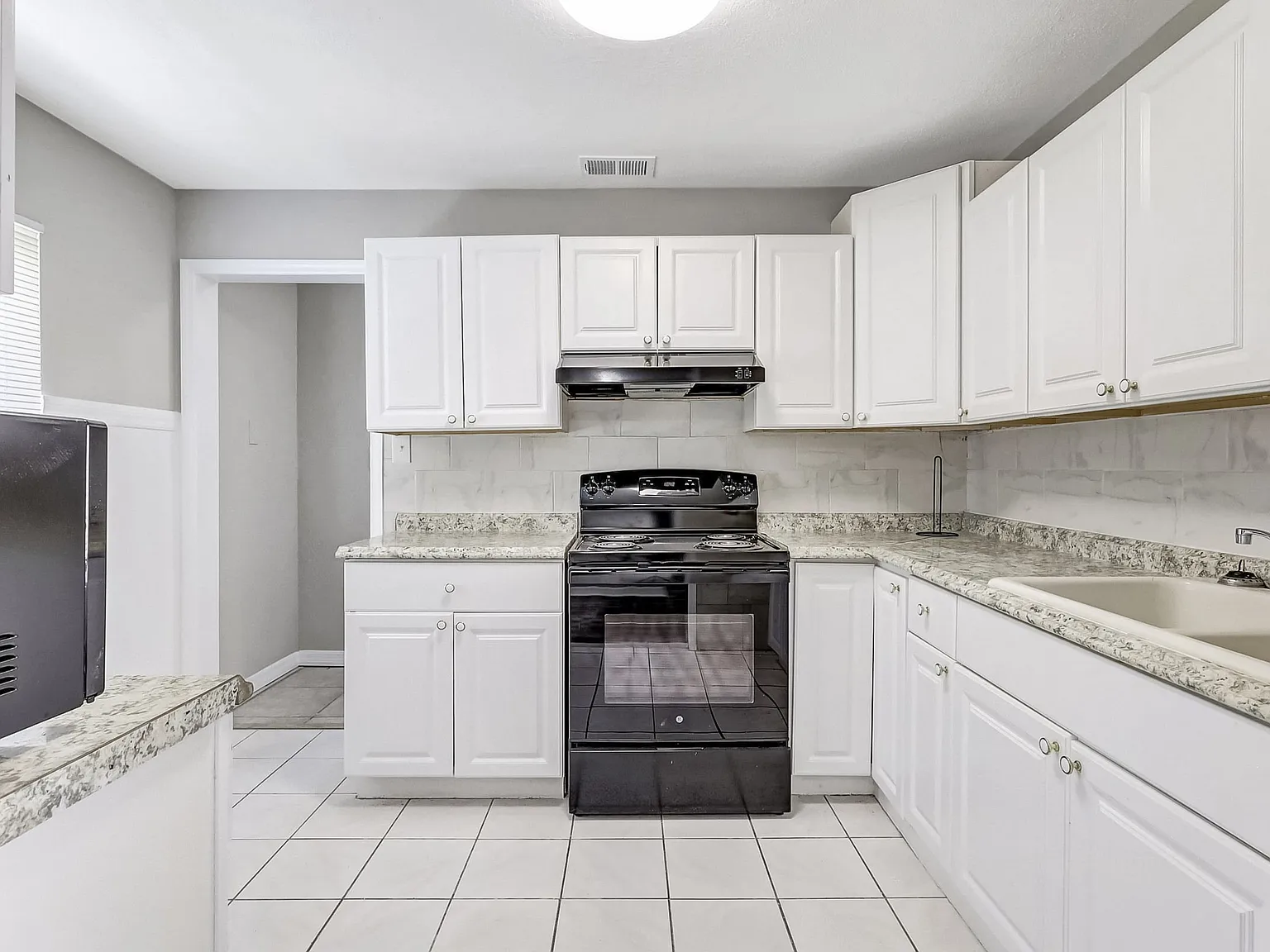 4 bed, 3.0 bath, 1954 sqft, $771 — Photo 3