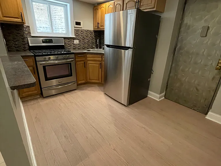 7022 S Maplewood Ave #G — Photo 2