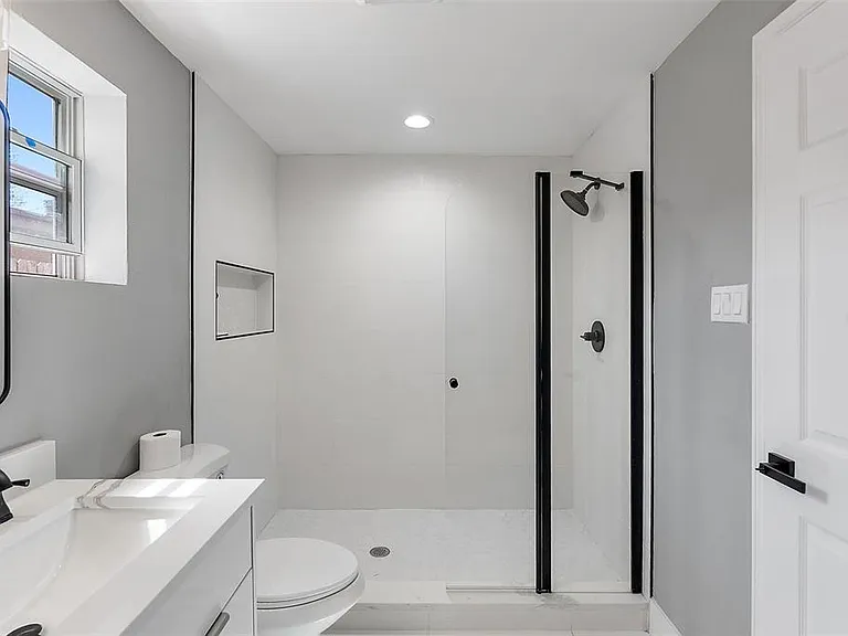3926 Helena St NE — Photo 14