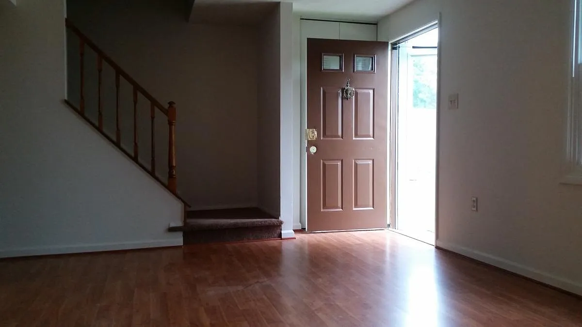 3 bed, 2.5 bath, 1280 sqft, $2,300 — Photo 2
