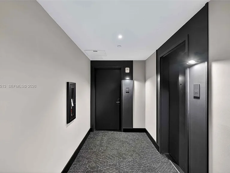 121 NE 5th St #901A — Photo 3